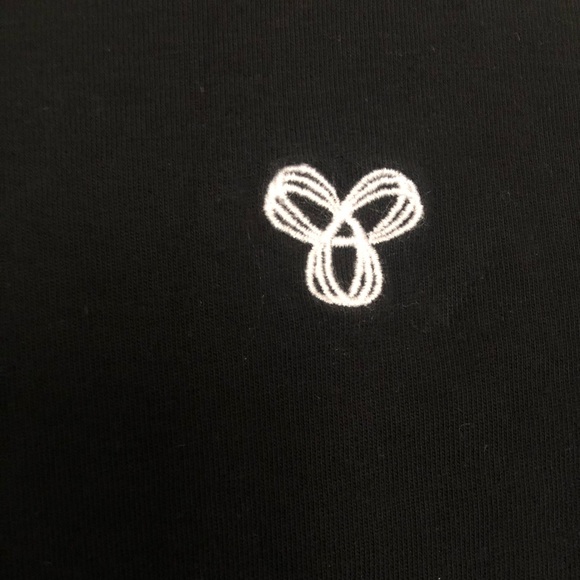 Aritzia’s TNA cropped long sleeve top - Picture 4 of 5